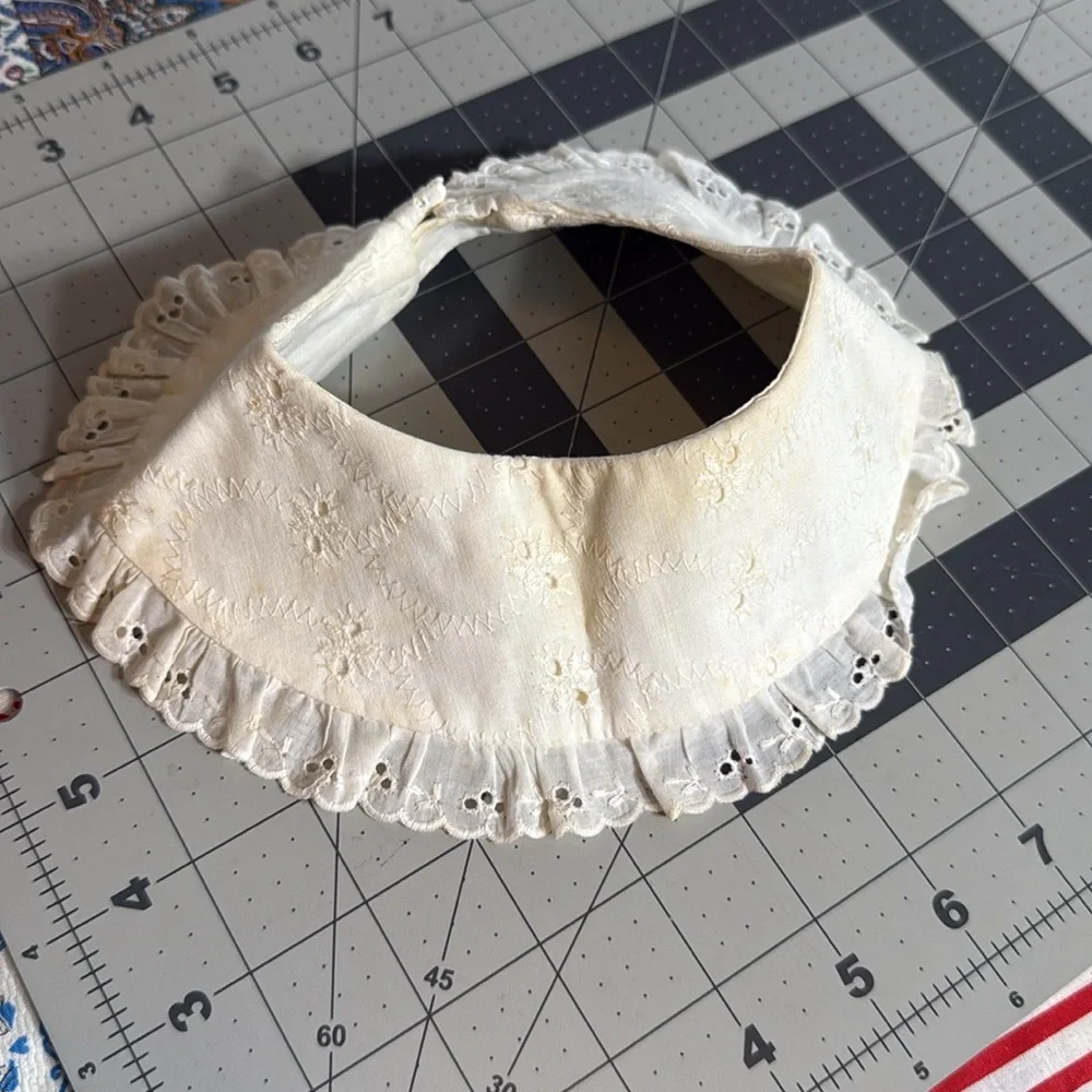 Vintage Eyelet Lace Peter Pan Detachable Collar – Embroidered Floral with Ruffle - Picture 9 of 10